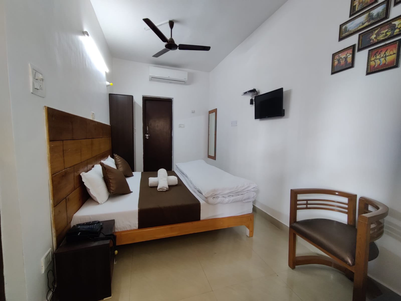 Hotel Bagora Heights-Standard room-1